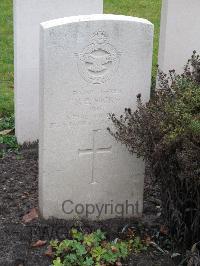 Berlin 1939-1945 War Cemetery - Hicks, Richard Edward
