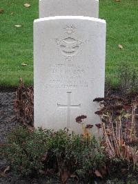 Berlin 1939-1945 War Cemetery - Hobbs, Dennis John