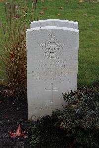 Berlin 1939-1945 War Cemetery - Hough, Gilbert Walter