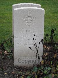Berlin 1939-1945 War Cemetery - Howard, Bernard Victor