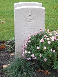 Berlin 1939-1945 War Cemetery - Howes, Cyril