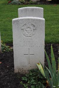 Berlin 1939-1945 War Cemetery - Hutton, Wallace Kenneth