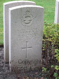 Berlin 1939-1945 War Cemetery - Ivett, Philip Frederick