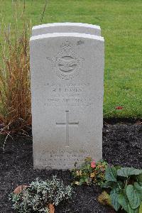 Berlin 1939-1945 War Cemetery - Jones, Hugh Ivor