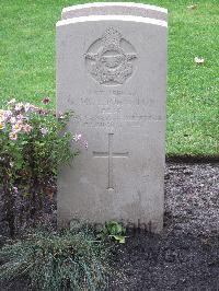 Berlin 1939-1945 War Cemetery - Johnston, Gregg McIntyre