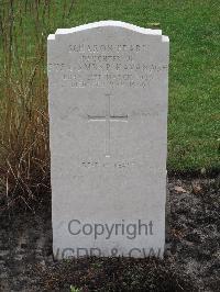 Berlin 1939-1945 War Cemetery - Kavanagh, Scharon Pearl