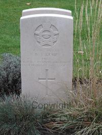 Berlin 1939-1945 War Cemetery - Kemp, Dennis Stuart
