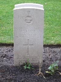 Berlin 1939-1945 War Cemetery - Kerr, Peter Graham Lamont