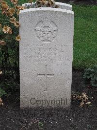 Berlin 1939-1945 War Cemetery - Lawrence, Allan Keith