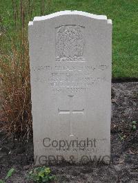 Berlin 1939-1945 War Cemetery - Longney, David Brian
