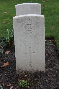 Berlin 1939-1945 War Cemetery - Lowe, Peter