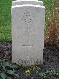 Berlin 1939-1945 War Cemetery - Lea, Thomas Sidney