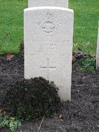 Berlin 1939-1945 War Cemetery - Lee, Frank William
