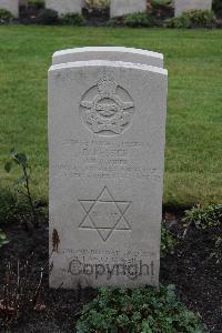 Berlin 1939-1945 War Cemetery - Lesser, Raymond