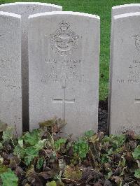 Berlin 1939-1945 War Cemetery - Lucas, Stanley