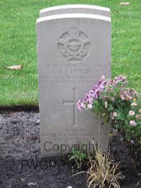 Berlin 1939-1945 War Cemetery - Lynch, Arnold John