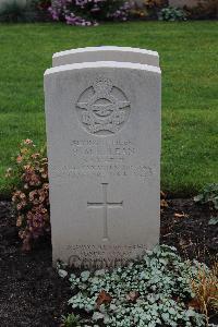 Berlin 1939-1945 War Cemetery - MacLean, Roy