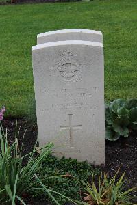 Berlin 1939-1945 War Cemetery - MacPhee, Ian Malcolm