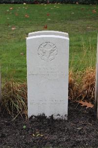 Berlin 1939-1945 War Cemetery - MacRae, Jack