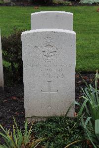 Berlin 1939-1945 War Cemetery - Magenis, Leslie Stewart