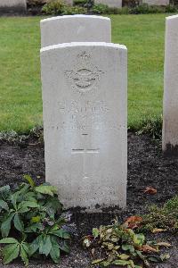 Berlin 1939-1945 War Cemetery - Matthews, Frank