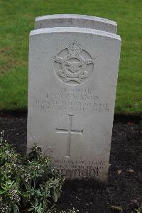 Berlin 1939-1945 War Cemetery - McManus, Terence Bellew