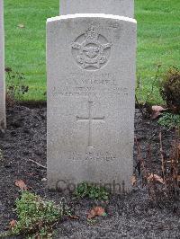 Berlin 1939-1945 War Cemetery - Mitchell, Alan Roy