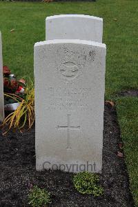 Berlin 1939-1945 War Cemetery - Morris, Reginald Arthur