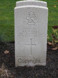 Berlin 1939-1945 War Cemetery - Oakley, Ernest Edward