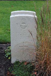 Berlin 1939-1945 War Cemetery - Pugh, Ifor Wyn