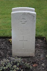 Berlin 1939-1945 War Cemetery - Painter, Kenneth