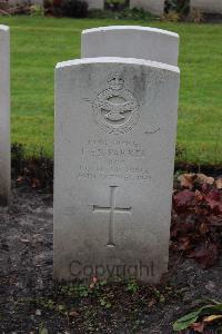 Berlin 1939-1945 War Cemetery - Parker, Frank Ernest Saville