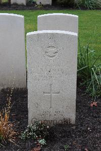 Berlin 1939-1945 War Cemetery - Parry, Ronald Robert