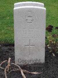 Berlin 1939-1945 War Cemetery - Pates, Edward Frank