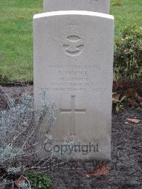 Berlin 1939-1945 War Cemetery - Poole, Stanley