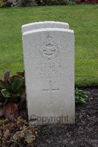 Berlin 1939-1945 War Cemetery - Poon-Tip, Allan Percy