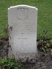 Berlin 1939-1945 War Cemetery - Rodger, Miss Sarah Gail