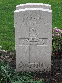 Berlin 1939-1945 War Cemetery - Rogers, Lionel Arthur