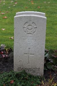 Berlin 1939-1945 War Cemetery - Rowe, Bruce Sherwin