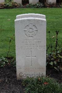 Berlin 1939-1945 War Cemetery - Ruthven, James Roy Addison