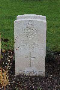 Berlin 1939-1945 War Cemetery - Richards, Robert