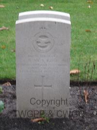 Berlin 1939-1945 War Cemetery - Ross, Roy McStuart