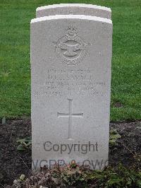 Berlin 1939-1945 War Cemetery - Savage, Donald Percy Judge
