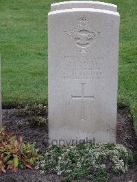 Berlin 1939-1945 War Cemetery - Scott, John Simpson