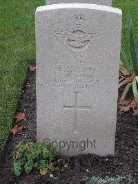 Berlin 1939-1945 War Cemetery - Scott, Robert Edward