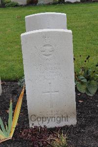 Berlin 1939-1945 War Cemetery - Selkirk, James Lynch