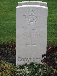 Berlin 1939-1945 War Cemetery - Simons, Frank Edward