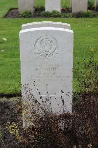 Berlin 1939-1945 War Cemetery - Smith, Basil Frank