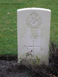 Berlin 1939-1945 War Cemetery - Stewart, Robert