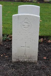 Berlin 1939-1945 War Cemetery - Sutton, Ronald Walter